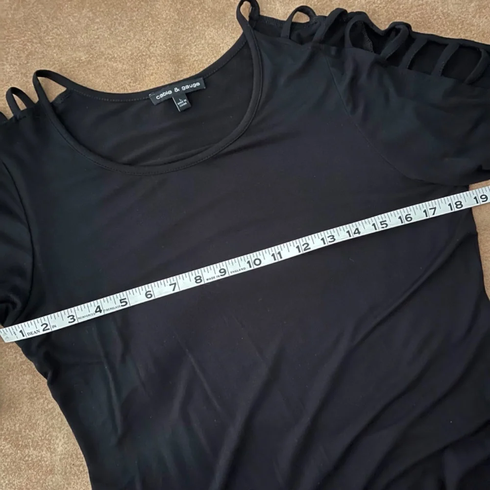 Cable and Gauge 3/4 Length Peek a Boo Sleeve Black Size Large - Picture 7 of 12